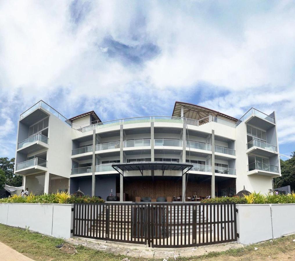 Mazarine Surf Suites Hiriketiya Диквела Екстериор снимка