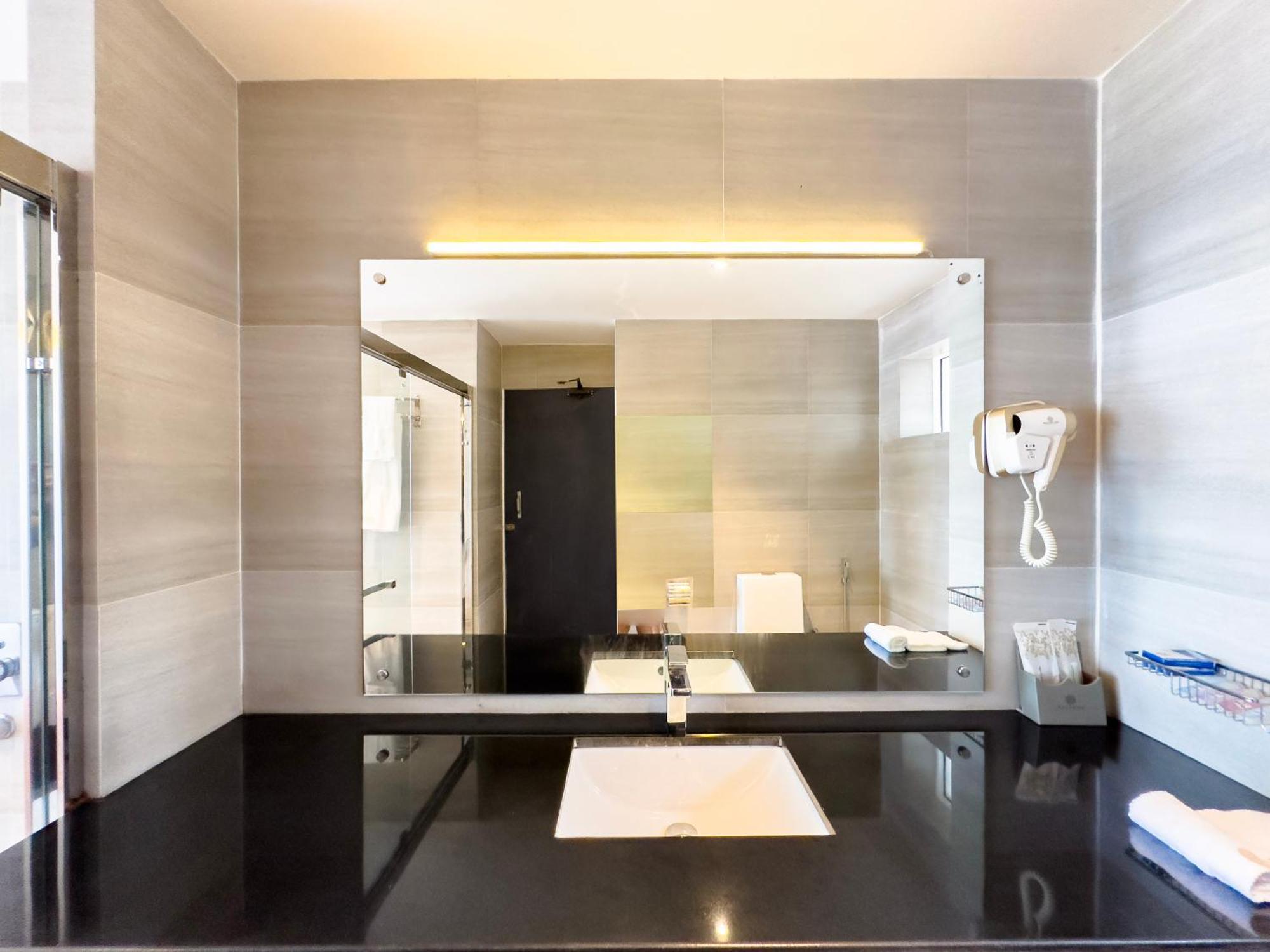 Mazarine Surf Suites Hiriketiya Диквела Екстериор снимка